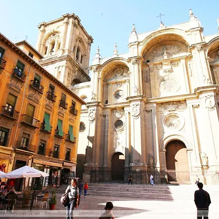 Apartasuite Centro Historico Atico Tranquilo Y Luminoso En El Corazon De Lägenhet