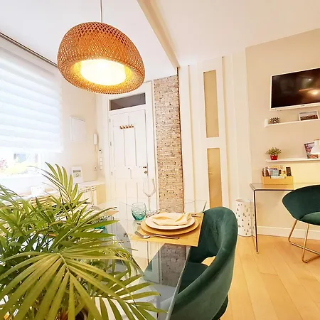 Apartasuite Centro Historico Atico Tranquilo Y Luminoso En El Corazon De Lägenhet *