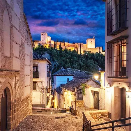 Lägenhet Apartasuite Centro Historico Atico Tranquilo Y Luminoso En El Corazon De Granada