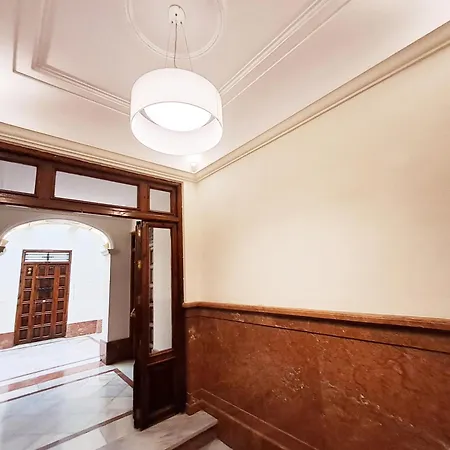 Apartasuite Centro Historico Atico Tranquilo Y Luminoso En El Corazon De Apartment